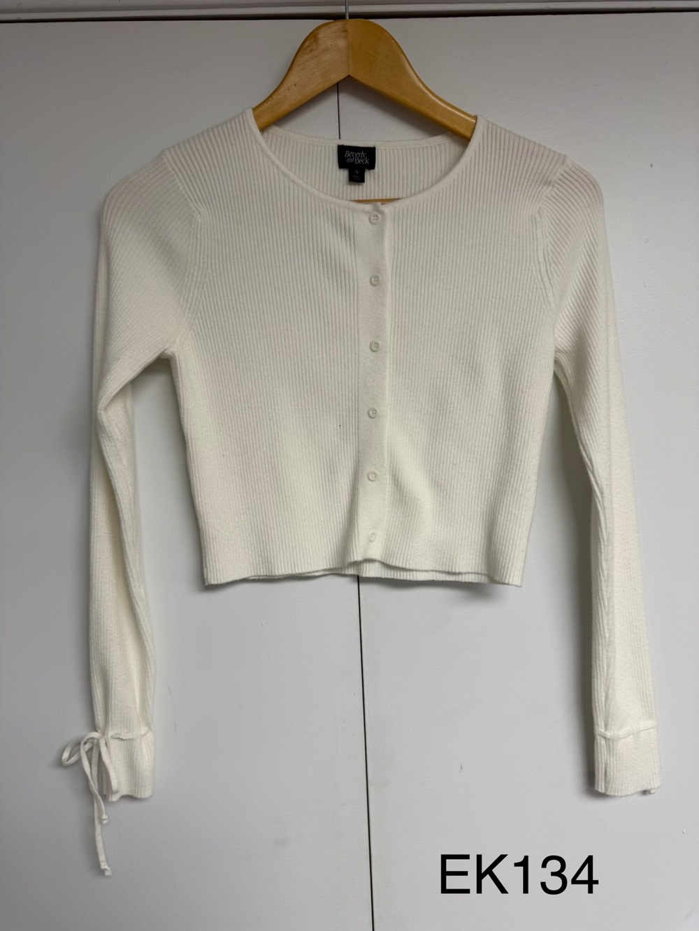 Beverly and Beck Ivory Ribbed Tie Cuff Cropped Cardigan Small